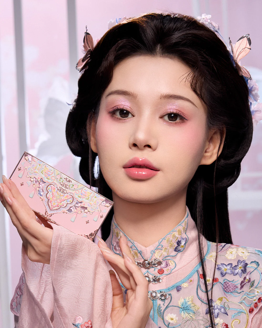 Butterfly Cloud Collar Embossed Six-Color Makeup Palette (Bundle) - Image 13
