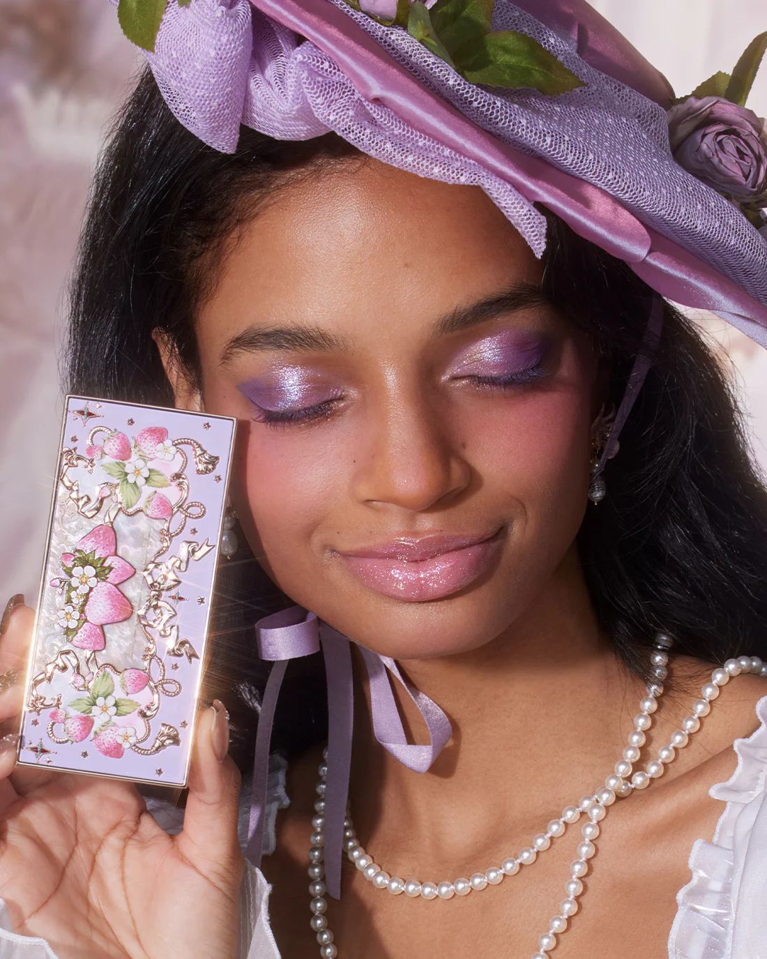 Violet Strawberry Rococo Eyeshadow Palette - Image 7